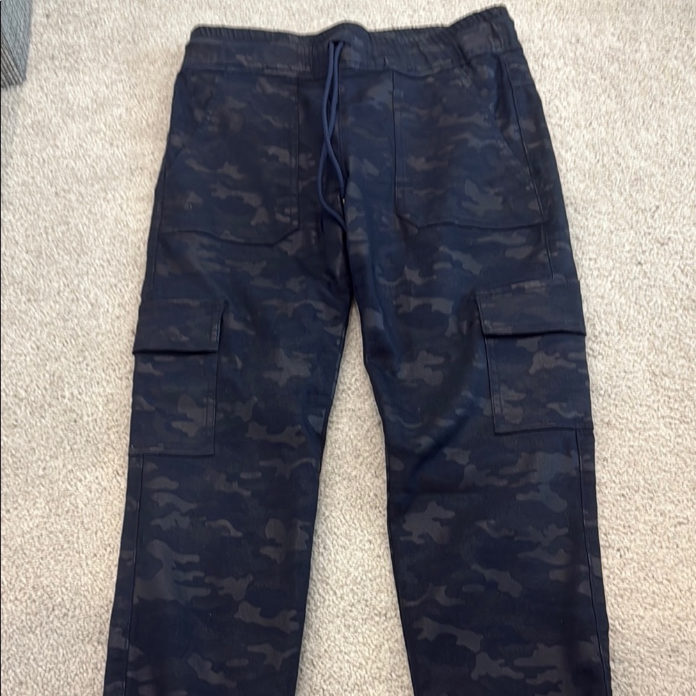 Black Cargo Pants with Elastic Waistband and Durable Fabric